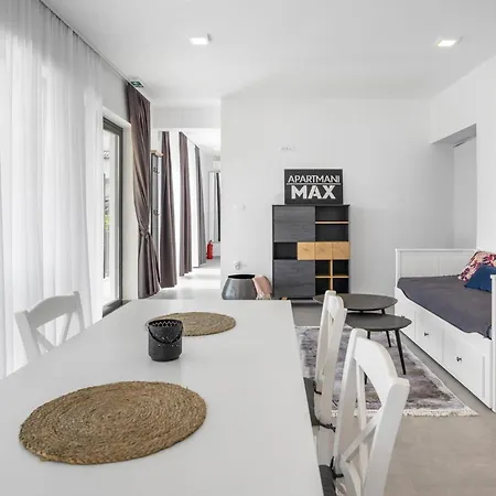 Max * Banjol