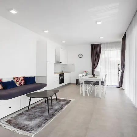 Max Apartment *