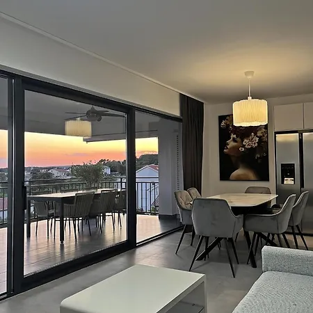 Apartment Max