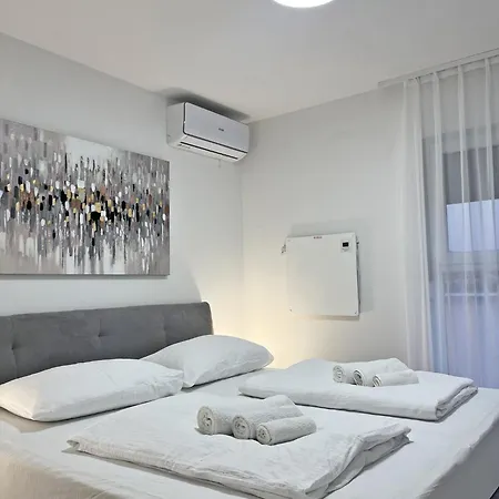 Max Apartment Banjol