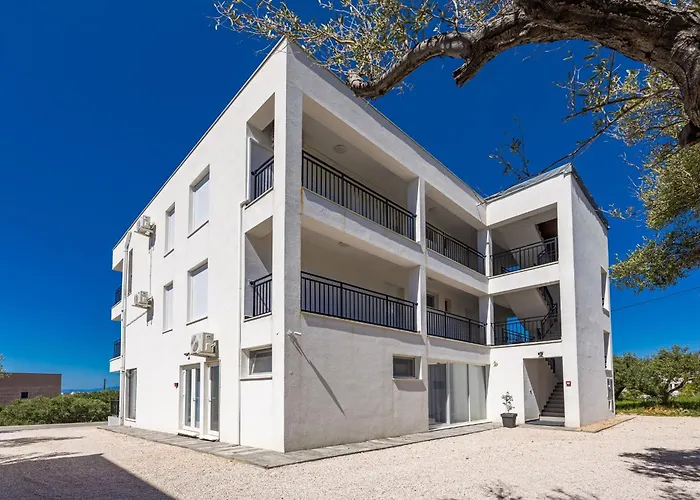 Max Apartment Banjol